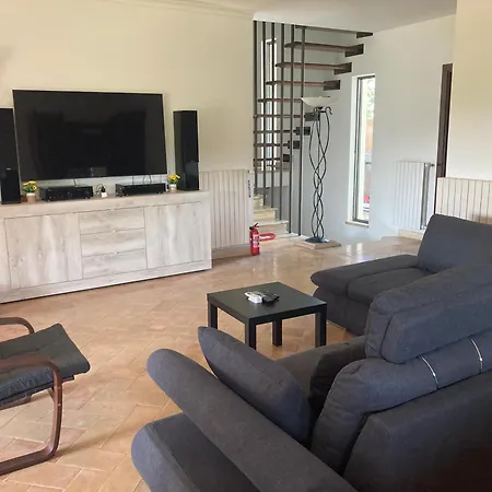 Ginevra Villa *